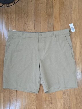 IZOD BRAND MEN'S BIG AND TALL TAN CLASSIC FIT STRETCH SHORTS SIZE 42